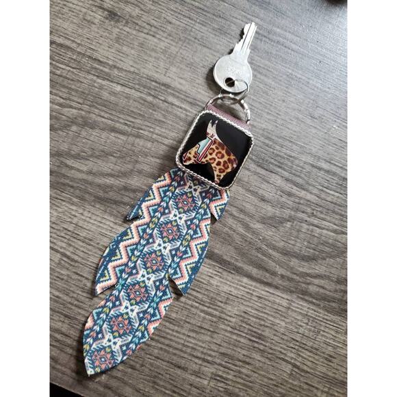 Feather concho purse charm, saddle charm, saddle feather, mule lover keychain - Picture 5 of 6